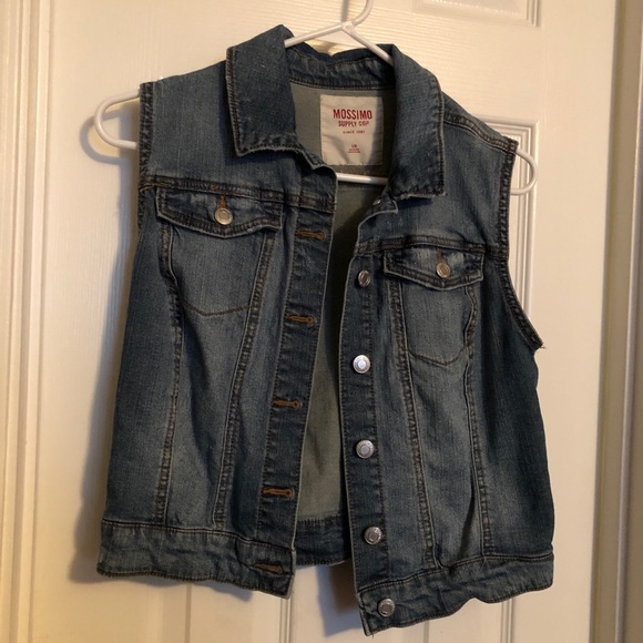 Mossimo Supply Co. Tops - 🌈2/$8🌈Mossimo Jean Vest
